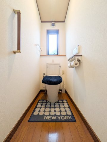 西山二丁目戸建のトイレ