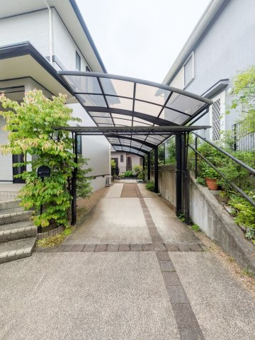 西山二丁目戸建の駐車場