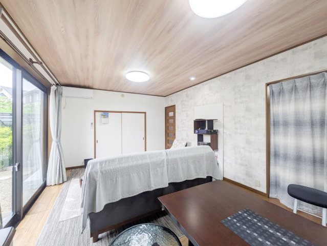 西山二丁目戸建の居間・リビング