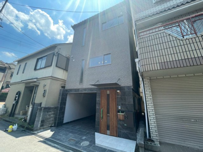 【外観】 | 【弊社売主物件】北中振リノベ戸建 | サイディングを利用し、今時な外観へリノベーション致しました。
窓（サッシ）も交換しておりますので、中古物件には見えません。