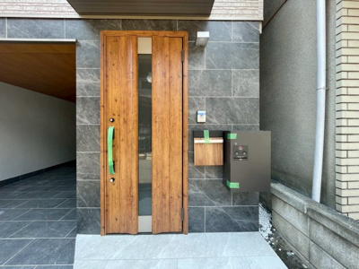 【エントランス】 | 【弊社売主物件】北中振リノベ戸建 | エイブルでお取扱い可能な銀行は、10銀行以上。住宅ローンのご相談は、ぜひ当社にお任せ下さいませ。お客様のライフプランに沿って、ご提案をさせて頂きます。