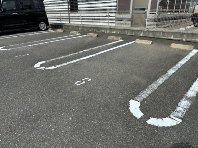 エントラール　Ａの駐車場