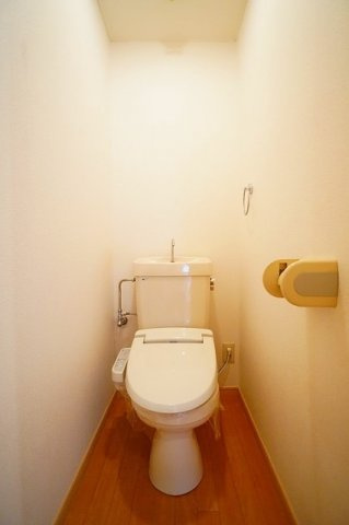 フォーナインハシモトＡのトイレ|ゆったりとした空間のトイレです