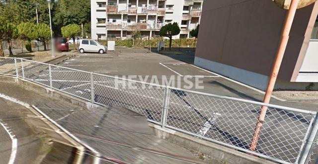 ビレッジハウス栗面1号棟の駐車場