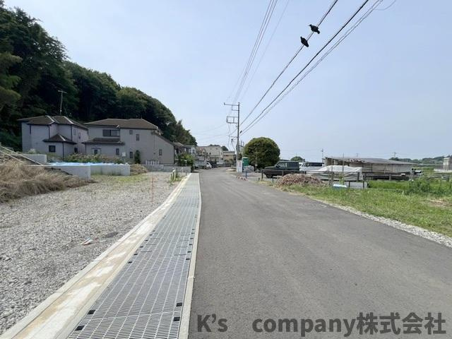 藤沢市用田　建築条件なし　売地　1号地の前面道路含む現地写真|前面道路は交通量が少なく静かです◇