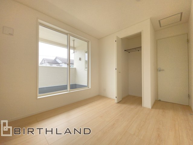 新築戸建・新築建売　白河市明戸第4　白河第三小・白河中央中の洋室|5.7帖の洋室はバルコニーに面しており大きな窓から日差しが入るので気持ちの良いプライベート空間です！