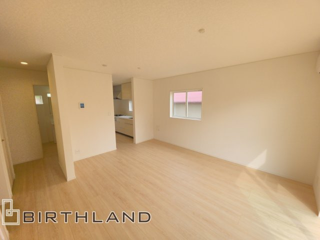 新築戸建・新築建売　白河市明戸第4　白河第三小・白河中央中の居間・リビング|15帖のLDKは南側の窓から日差しが入り明るく快適な家族団らんスペースです！