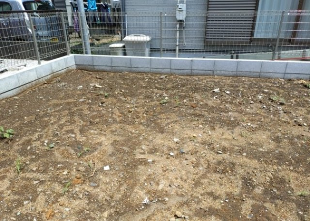 【庭】 | 庭があることでガーデニングや家庭菜園はもちろん、こどもの遊び場やペットを放して遊ぶことができます。また、家の周囲に余裕があるということです。隣地との間があれば、十分な日当たりと、風通しが確保できます。