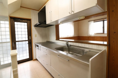 【キッチン】 | 真岡市久下田西4LDK中古住宅 | 家族の顔を見ながら料理が出来る対面キッチン！
※一部写真が見やすいように家具等を消しています。