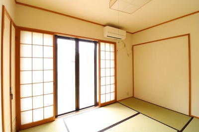 【和室】 | 真岡市久下田西4LDK中古住宅 | 美波から光が入る明るい和室です！壁は隣とすぐに続き間に出来るように施工されています！