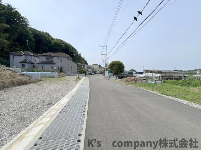 藤沢市用田　建築条件なし　売地　5号地の前面道路含む現地写真|前面道路は交通量が少なく静かです◇