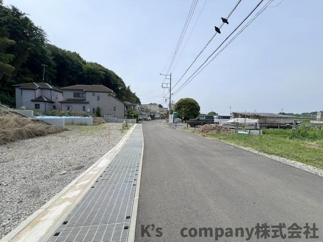 藤沢市用田　建築条件なし　売地　6号地の前面道路含む現地写真|前面道路は交通量が少なく静かです◇