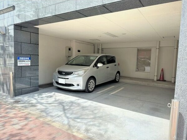 GRANDUKE代官町の駐車場