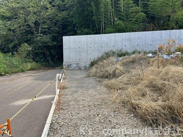 藤沢市用田　建築条件なし　売地　12号地の前面道路含む現地写真|前面道路は交通量が少なく静かです◇