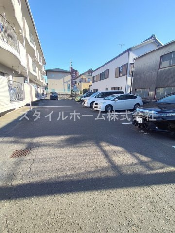 リヴァージュ北島の駐車場