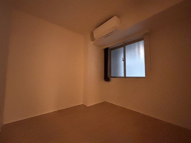 玄関横の5.5帖洋室