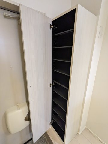 ハーモニーテラス姫宮町の玄関|102号室ｼｭｰｽﾞﾎﾞｯｸｽ
