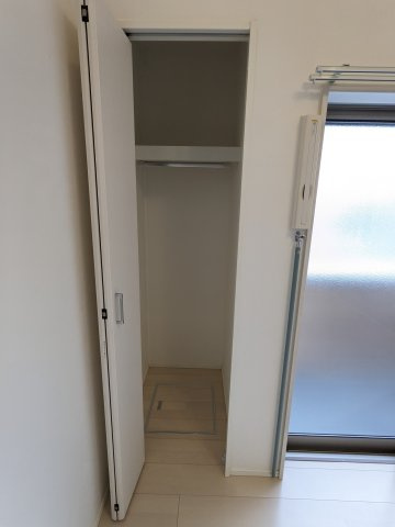 ハーモニーテラス姫宮町の収納|102号室クローゼット