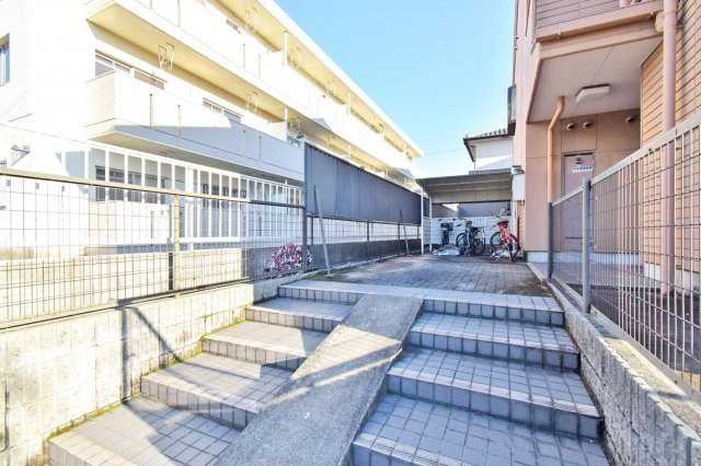 レザンドールⅡのエントランス|建物の内部です