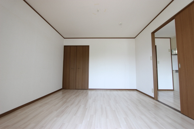 クレール打出の洋室|ゆったりした洋室です