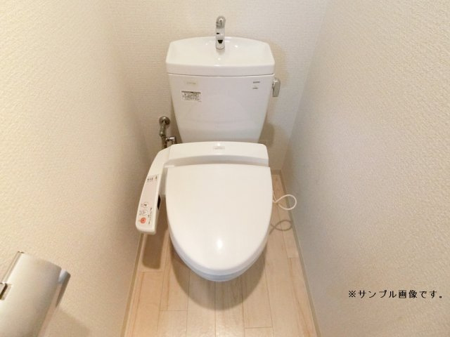 プレサンス名古屋ＳＴＡＴＩＯＮルミアスの内装|明るい色調の室内です