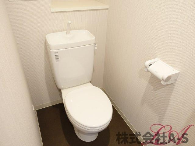 プレサンス栄ラグジュのトイレ|同間取り画像使用
実際のお部屋と色などが異なる場合がございます。