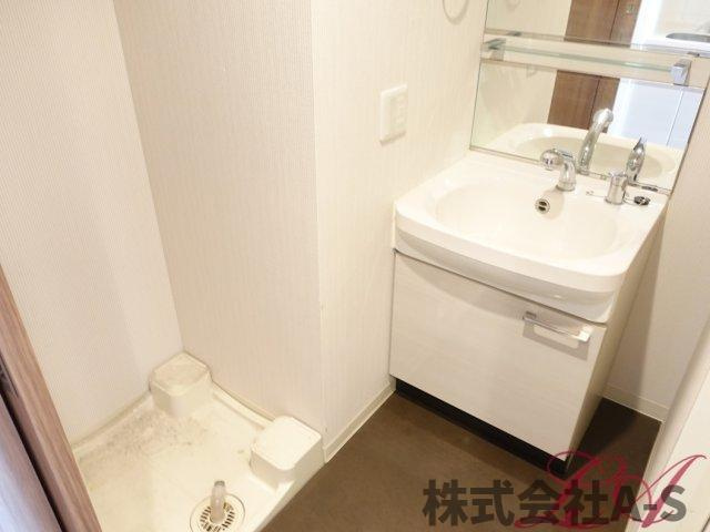 プレサンス栄ラグジュの洗面所|同間取り画像使用
実際のお部屋と色などが異なる場合がございます。