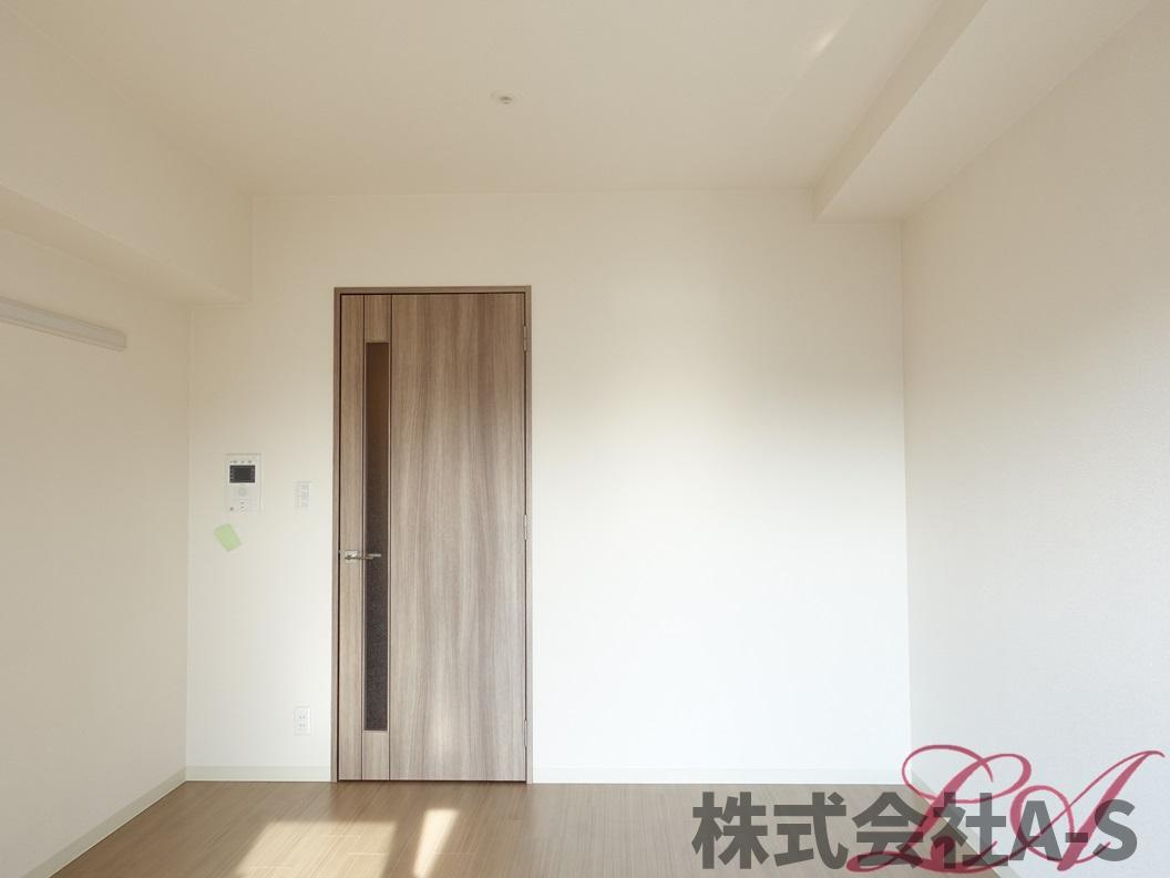 プレサンス栄ラグジュの居間・リビング|同間取り画像使用
実際のお部屋と色などが異なる場合がございます。