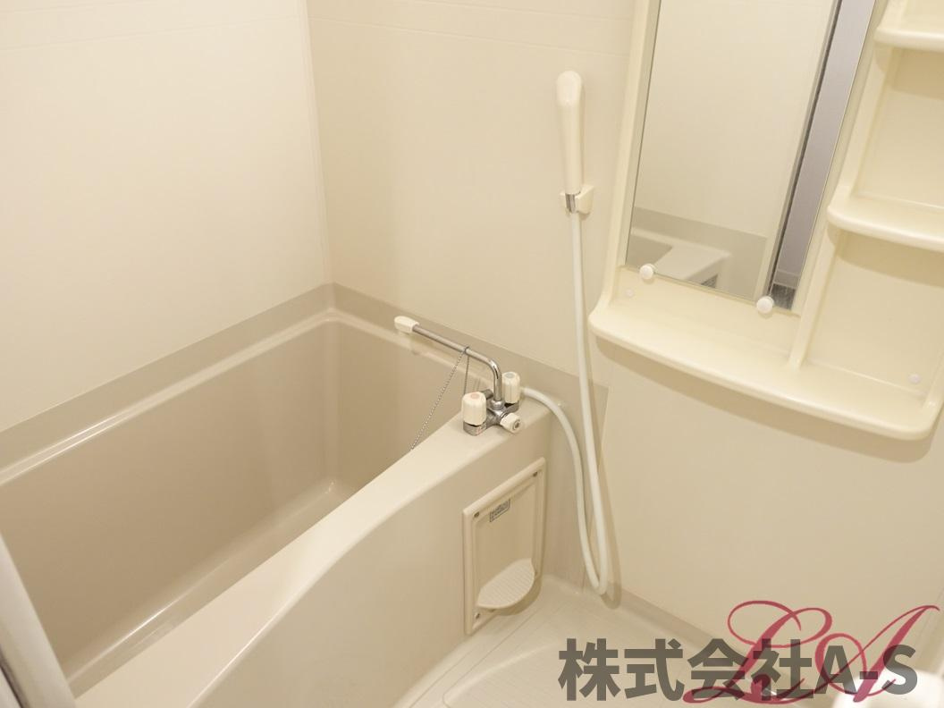 プレサンス栄ラグジュの浴室|同間取り画像使用
実際のお部屋と色などが異なる場合がございます。