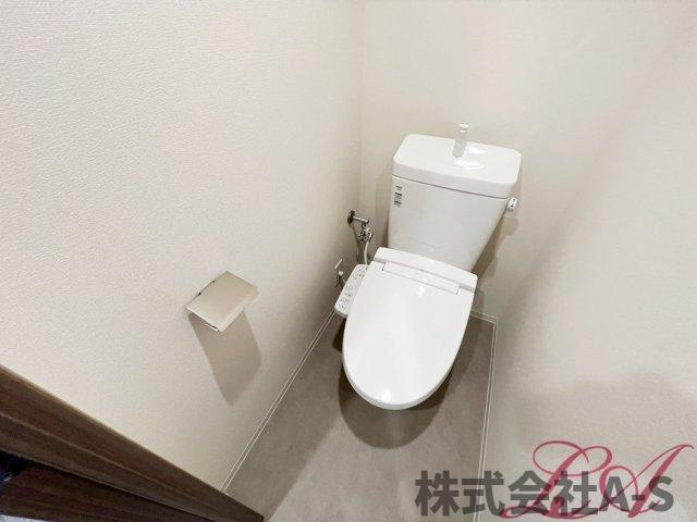 プレサンス今池駅前フェルディノのトイレ|同間取り画像使用
実際のお部屋と色などが異なる場合がございます。
