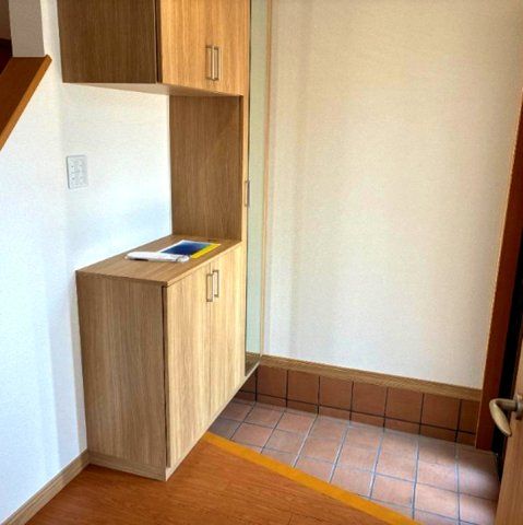 伊丹市中野北3丁目の玄関|散らかりがちな玄関もスッキリの玄関収納付
