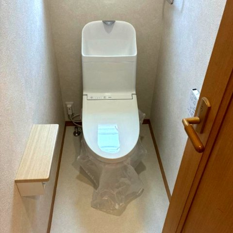 伊丹市中野北3丁目のトイレ|家族みんなが忙しい朝も順番待ちがないトイレ2ヶ所有
