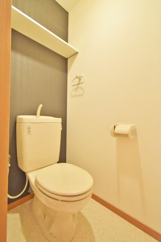ラフォーレ東山（仲介手数料無料物件）のトイレ|落ち着いた色調のトイレです