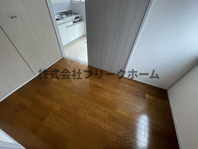 小金井市前原町４丁目のアパートの居間・リビング