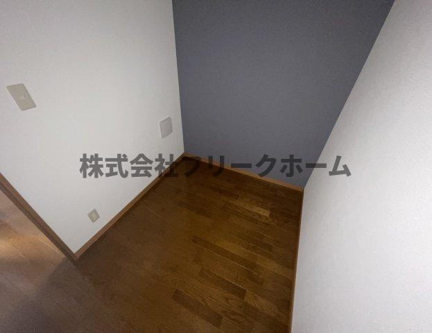 小金井市前原町４丁目のアパートの洋室