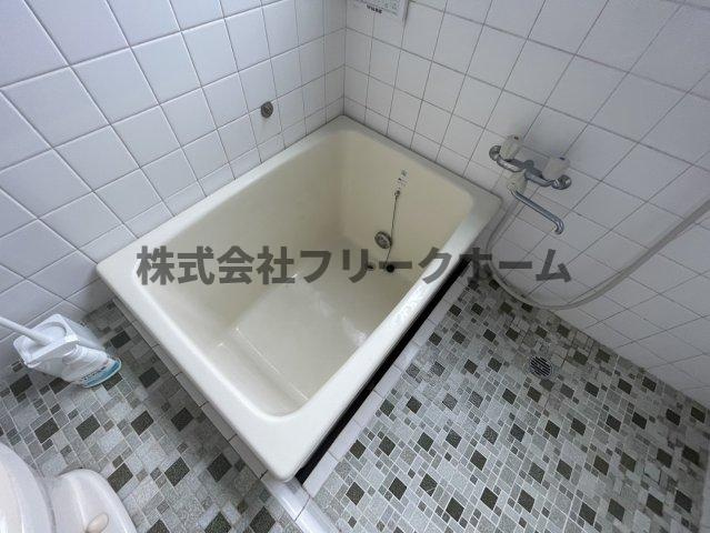 小金井市前原町４丁目のアパートの浴室