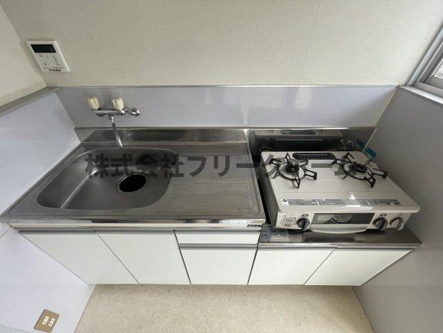 小金井市前原町４丁目のアパートのキッチン