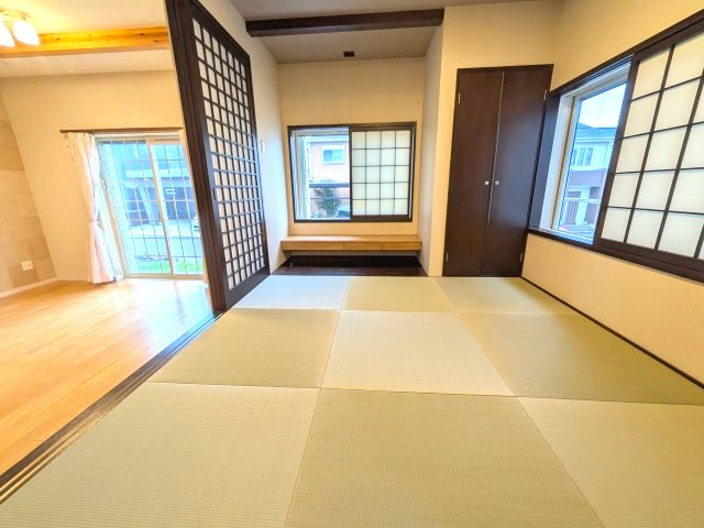 貝塚市東山１丁目戸建の和室|LDK横の和室です。