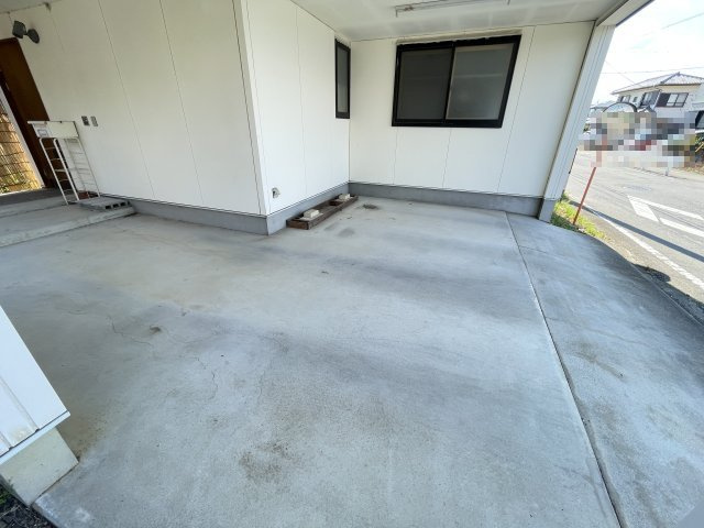 玉村町下新田　中古2580の駐車場