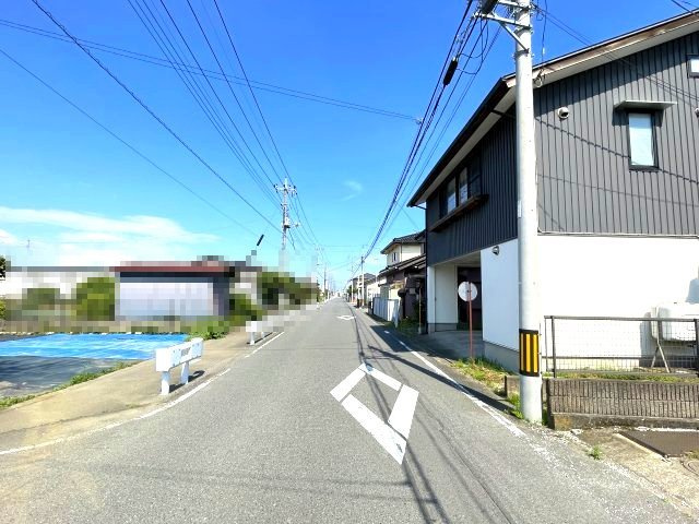 玉村町下新田　中古2580の前面道路含む現地写真