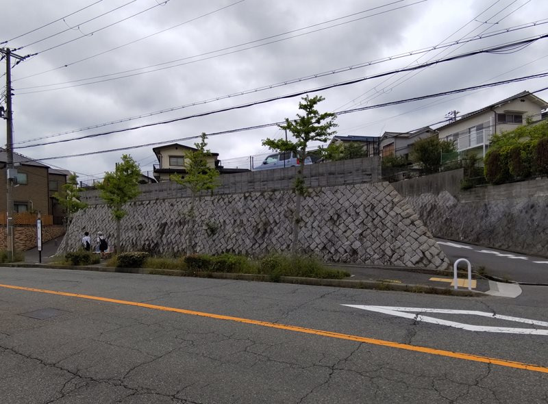 泉台１丁目土地の前面道路含む現地写真