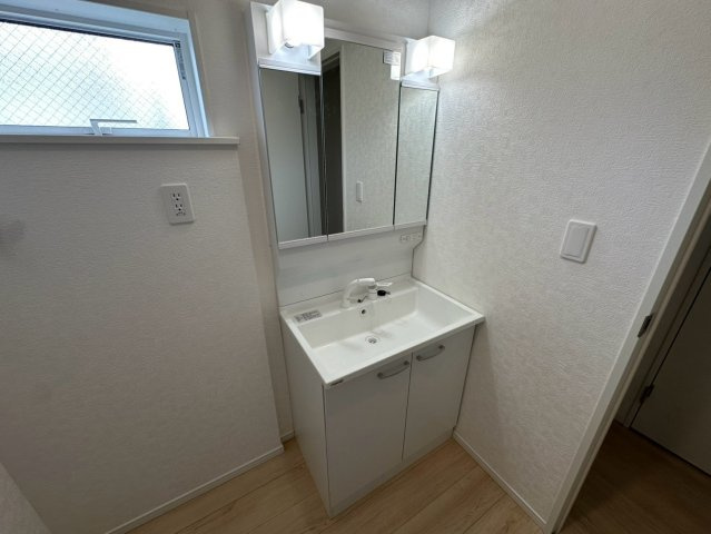 光市中央第10　新築分譲住宅の独立洗面台