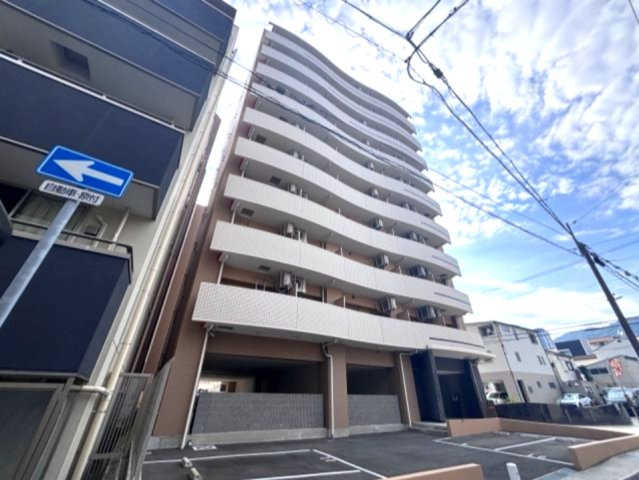 セレニテ三宮プリエの外観
