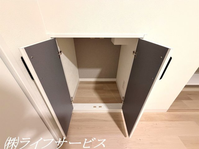 【収納】 | エバーグリーン淀川２号館 | サービスルーム／収納豊富！クローゼット＆収納棚＆物入２カ所！