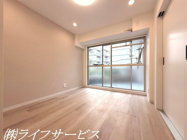 【洋室】 | エバーグリーン淀川２号館 | バルコニー側洋室(１)／クローゼット有