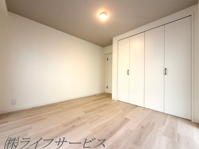 【洋室】 | エバーグリーン淀川２号館 | バルコニー側洋室(２)／クローゼット有
