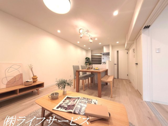 【居間・リビング】 | エバーグリーン淀川２号館 | リビングルーム／ペットと一緒に暮らせるお部屋です！１階につき足音を気にせずに過ごせます！