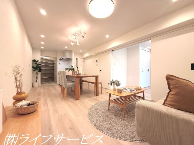 【居間・リビング】 | エバーグリーン淀川２号館 | リビングルーム／ペットと一緒に暮らせるお部屋です！１階につき足音を気にせずに過ごせます！
