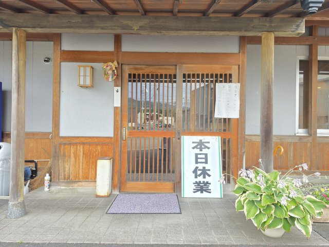 瑞浪市稲津町小里店舗・事務所の玄関