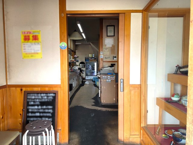 瑞浪市稲津町小里店舗・事務所の玄関